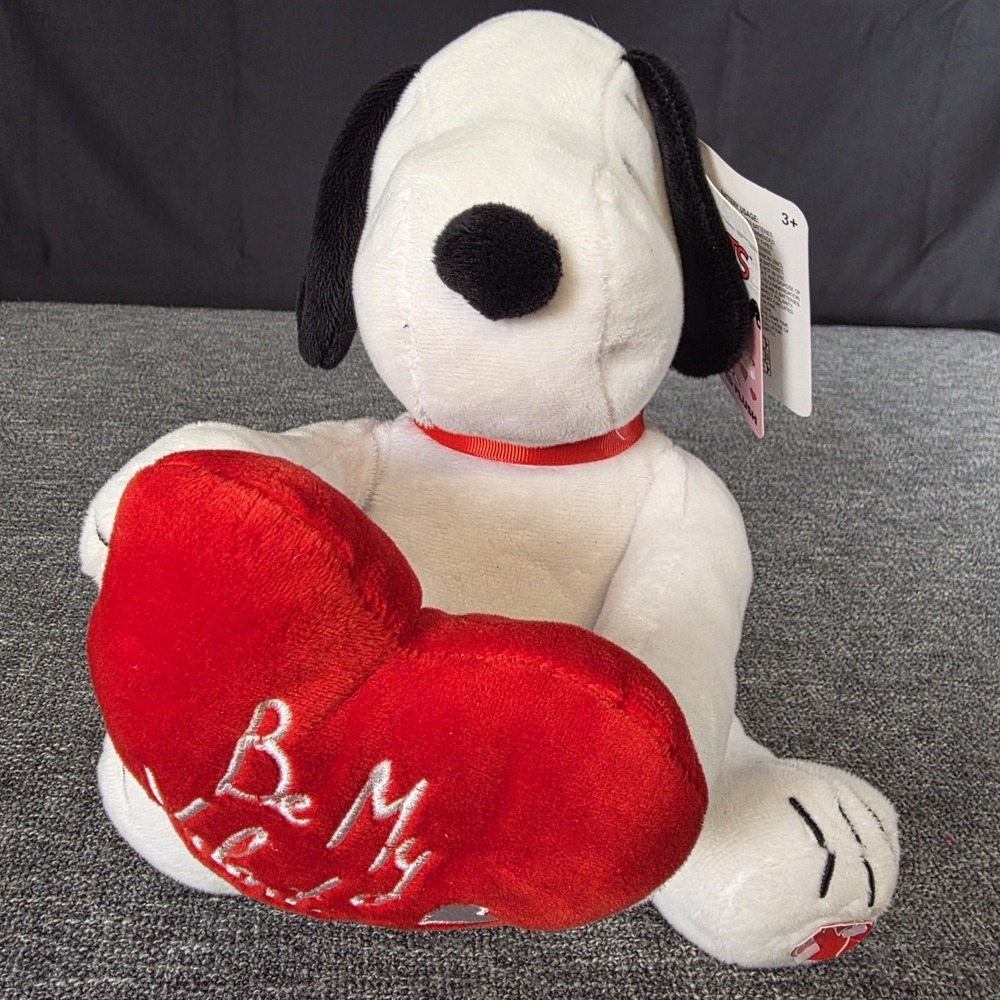 Peanuts Snoopy Be My Valentine 10in Animated Plush Plays Linus & Lucy Song NWT